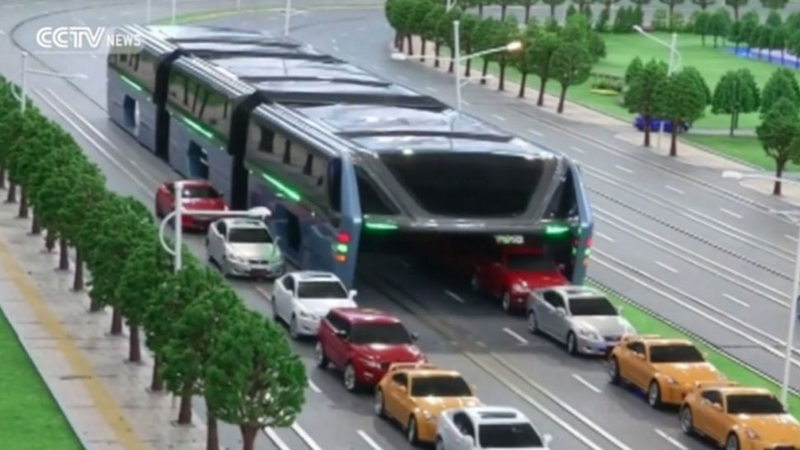 Illustration for article titled Everything That Makes China's New Traffic-Straddling Bus So Fascinating